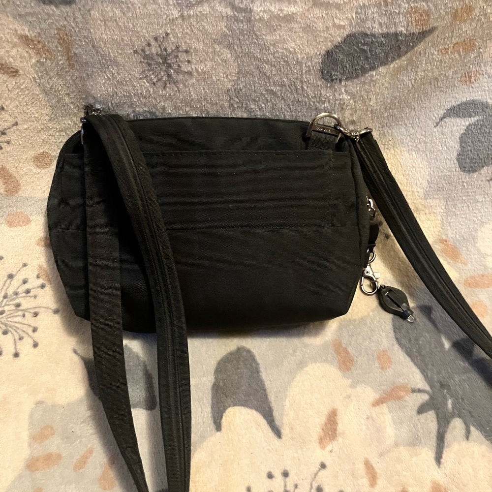 Travelon Crossbody Organizer Bag + Bonus Keychain Light Excellent Condition